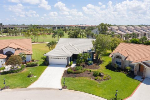 House in Fort Myers, Florida 2 bedrooms, 145.48 sq.m. № 1779746 - photo 2
