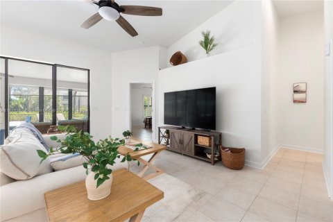 House in Fort Myers, Florida 2 bedrooms, 145.48 sq.m. № 1779746 - photo 12