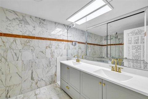 Condominio en alquiler en Miami Beach, Florida, 2 dormitorios, 235.41 m2 № 1892101 - foto 14