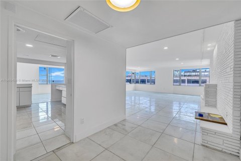 Condominio en alquiler en Miami Beach, Florida, 2 dormitorios, 235.41 m2 № 1892101 - foto 4