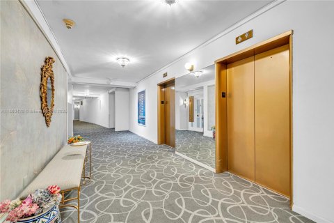 Condominio en alquiler en Miami Beach, Florida, 2 dormitorios, 235.41 m2 № 1892101 - foto 18