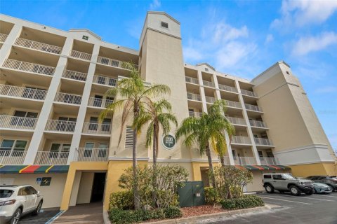 Condo in Largo, Florida, 3 bedrooms  № 1585862 - photo 1