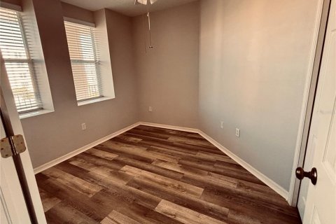 Condo in Largo, Florida, 3 bedrooms  № 1585862 - photo 27