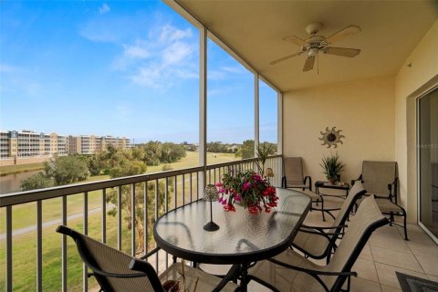 Condo in Largo, Florida, 3 bedrooms  № 1585862 - photo 17