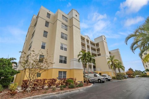 Condo in Largo, Florida, 3 bedrooms  № 1585862 - photo 18