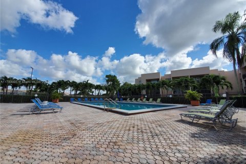 Condo in Miami, Florida, 2 bedrooms  № 1633744 - photo 14