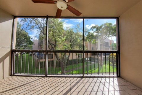 Condo in Miami, Florida, 2 bedrooms  № 1633744 - photo 3