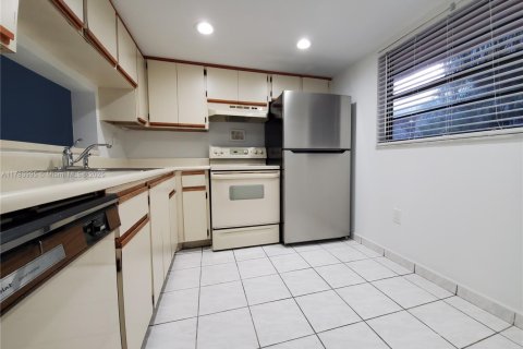 Condo in Miami, Florida, 2 bedrooms  № 1633744 - photo 4