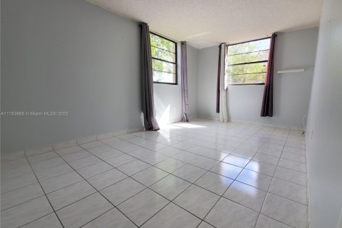 Condo in Miami, Florida, 2 bedrooms  № 1633744 - photo 5