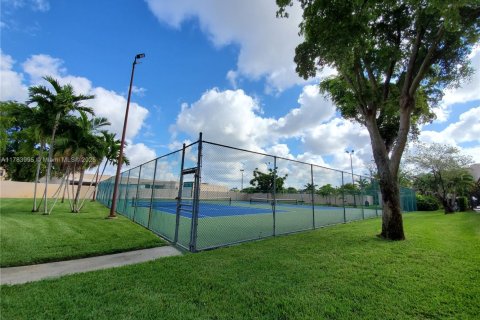 Condo in Miami, Florida, 2 bedrooms  № 1633744 - photo 15