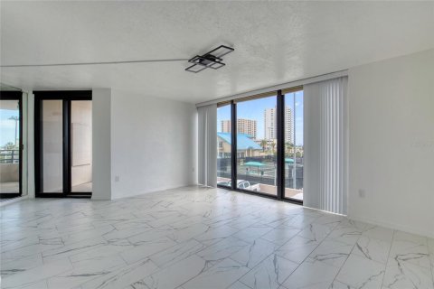 Condominio en venta en Daytona Beach, Florida, 1 dormitorio, 93.83 m2 № 1853002 - foto 18