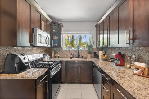 Casa en venta en North Bay Village, Florida, 3 dormitorios, 146.69 m2 № 1888294 - foto 12