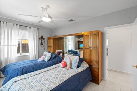 Casa en venta en North Bay Village, Florida, 3 dormitorios, 146.69 m2 № 1888294 - foto 29