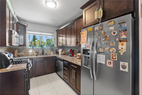 Casa en venta en North Bay Village, Florida, 3 dormitorios, 146.69 m2 № 1888294 - foto 14