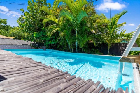 Casa en venta en North Bay Village, Florida, 3 dormitorios, 146.69 m2 № 1888294 - foto 10