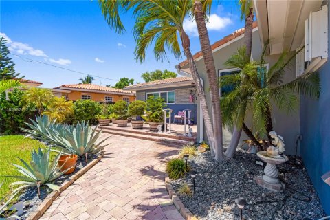 Casa en venta en North Bay Village, Florida, 3 dormitorios, 146.69 m2 № 1888294 - foto 7