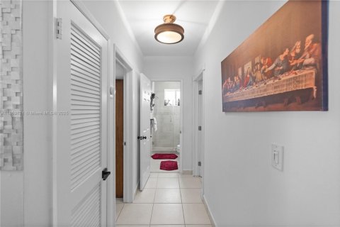 Casa en venta en North Bay Village, Florida, 3 dormitorios, 146.69 m2 № 1888294 - foto 25
