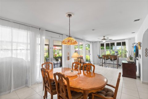 Casa en venta en North Bay Village, Florida, 3 dormitorios, 146.69 m2 № 1888294 - foto 23