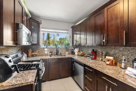 Casa en venta en North Bay Village, Florida, 3 dormitorios, 146.69 m2 № 1888294 - foto 11