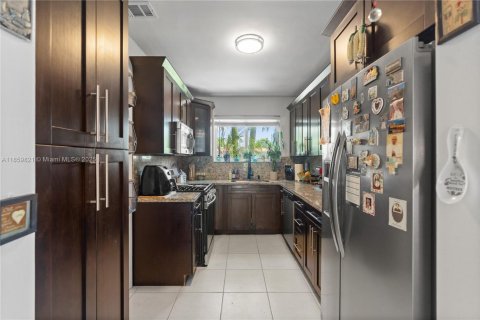 Casa en venta en North Bay Village, Florida, 3 dormitorios, 146.69 m2 № 1888294 - foto 15
