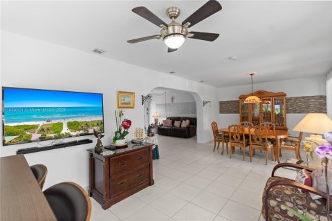 Casa en venta en North Bay Village, Florida, 3 dormitorios, 146.69 m2 № 1888294 - foto 20