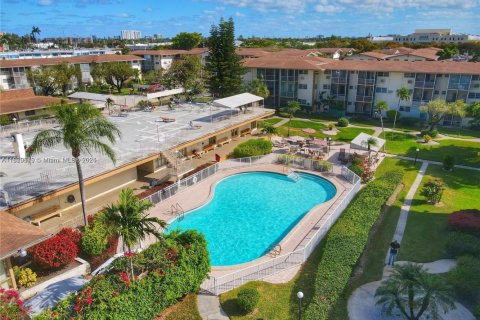 Condo in Miami, Florida, 1 bedroom  № 1802608 - photo 15