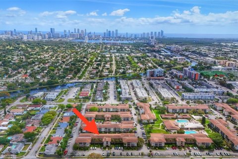 Condo in Miami, Florida, 1 bedroom  № 1802608 - photo 12