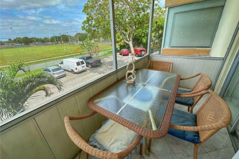 Condo in Miami, Florida, 1 bedroom  № 1802608 - photo 10
