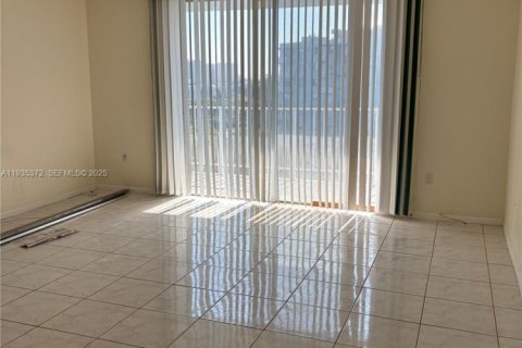 Apartamento en alquiler en North Miami, Florida, 53.51 m2 № 1993605 - foto 3