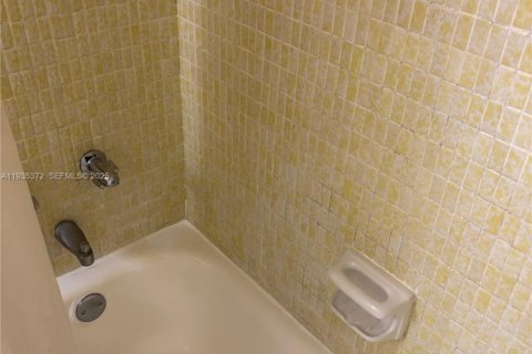 Apartamento en alquiler en North Miami, Florida, 53.51 m2 № 1993605 - foto 12