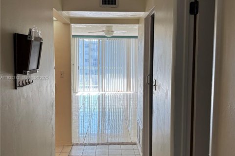 Apartamento en alquiler en North Miami, Florida, 53.51 m2 № 1993605 - foto 14