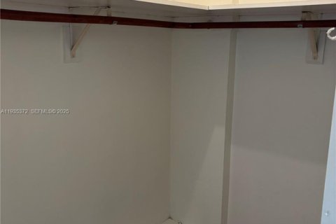 Apartamento en alquiler en North Miami, Florida, 53.51 m2 № 1993605 - foto 13