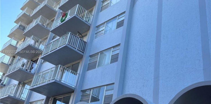 Estudio en North Miami, Florida № 1993605