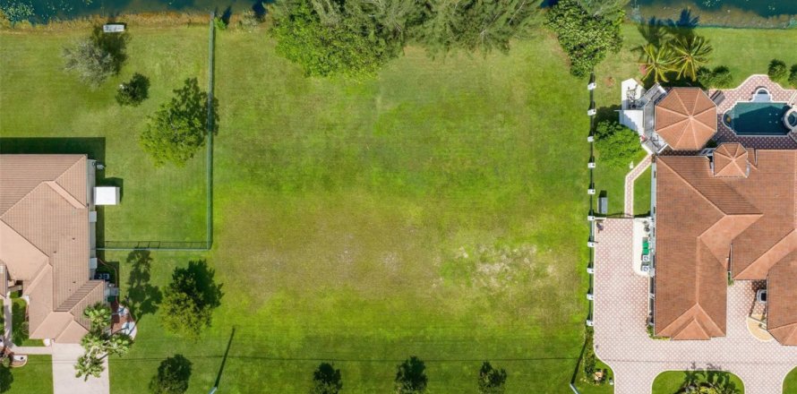 Land in Davie, Florida № 787923