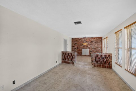 Villa ou maison à vendre à West Palm Beach, Floride: 3 chambres, 180.14 m2 № 2400593 - photo 10