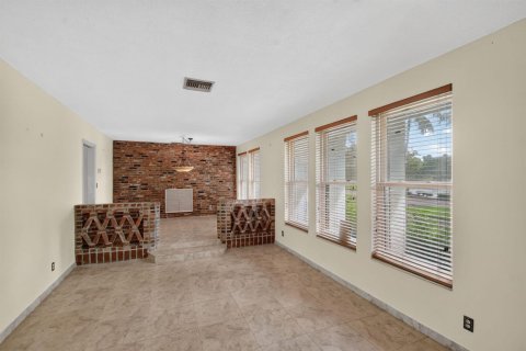 Villa ou maison à vendre à West Palm Beach, Floride: 3 chambres, 180.14 m2 № 2400593 - photo 9