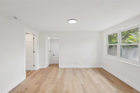 Casa en venta en Saint Petersburg, Florida, 3 dormitorios, 95.69 m2 № 2124852 - foto 13