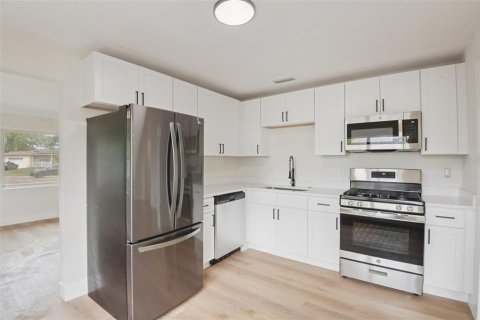 Casa en venta en Saint Petersburg, Florida, 3 dormitorios, 95.69 m2 № 2124852 - foto 2