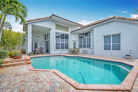 House in Davie, Florida 5 bedrooms, 335.56 sq.m. № 1711406 - photo 3