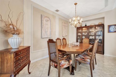 House in Davie, Florida 5 bedrooms, 335.56 sq.m. № 1711406 - photo 14