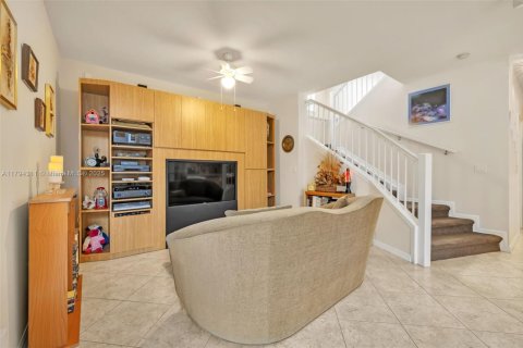 House in Davie, Florida 5 bedrooms, 335.56 sq.m. № 1711406 - photo 25