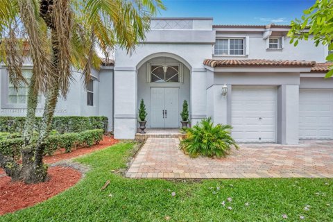 House in Davie, Florida 5 bedrooms, 335.56 sq.m. № 1711406 - photo 1