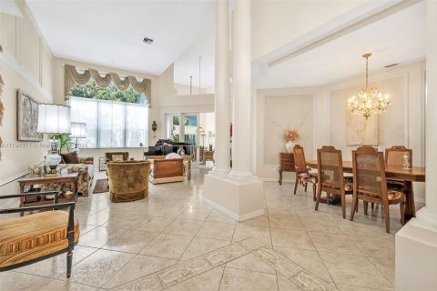 House in Davie, Florida 5 bedrooms, 335.56 sq.m. № 1711406 - photo 15