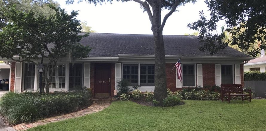 House in Tampa, Florida 3 bedrooms, 204.38 sq.m. № 1879612