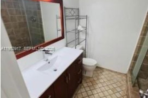 Condo in North Miami Beach, Florida, 2 bedrooms № 2153294 - photo 4