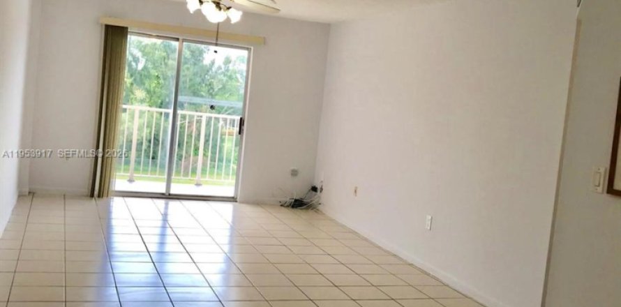 Condo in North Miami Beach, Florida, 2 bedrooms № 2153294