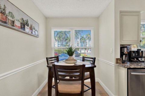 Condo in Saint Petersburg, Florida, 2 bedrooms № 2431733 - photo 4