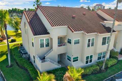 Condo in Saint Petersburg, Florida, 2 bedrooms № 2431733 - photo 25
