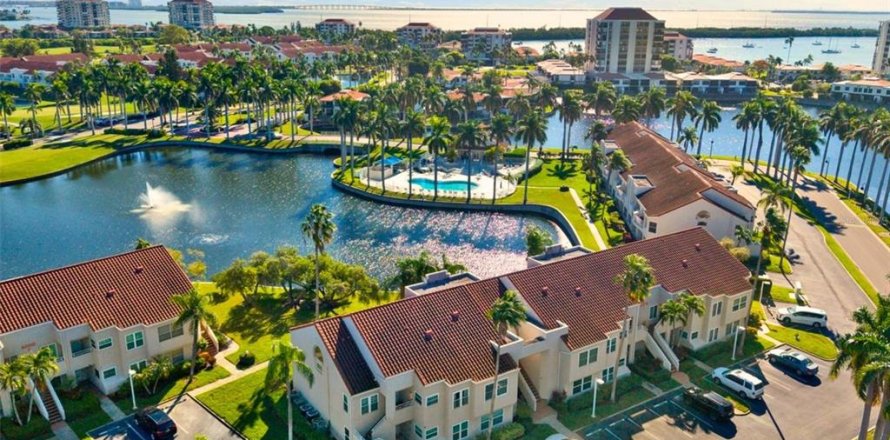 Condo in Saint Petersburg, Florida, 2 bedrooms № 2431733
