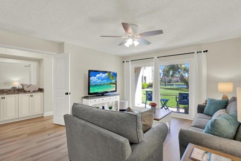 Condo in Saint Petersburg, Florida, 2 bedrooms № 2431733 - photo 10